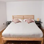 Chiaia 100 نابولي