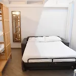 Chiaia 100 نابولي