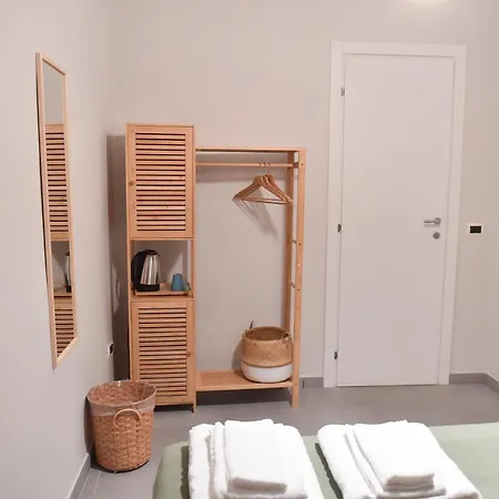 Chiaia 100 3* نابولي