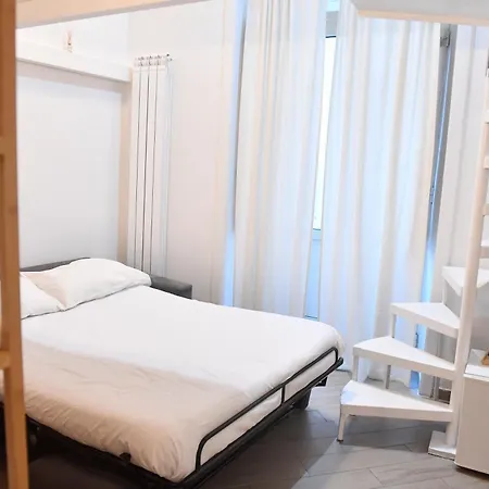 فندق مبيت وإفطار Chiaia 100 3*