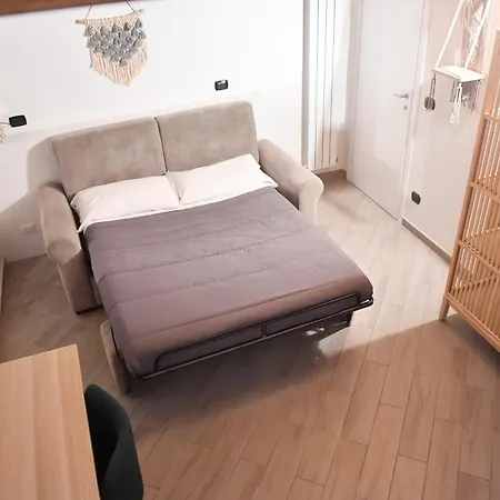 Chiaia 100