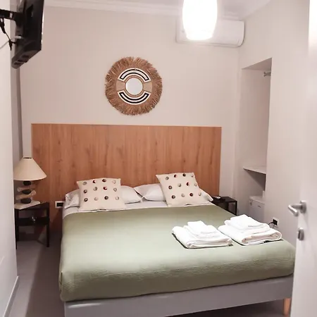 فندق مبيت وإفطار Chiaia 100 3*