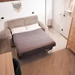 Chiaia 100