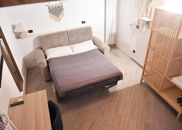 Chiaia 100